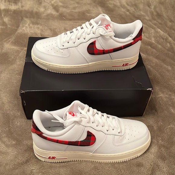 New mens size 10.5 Nike AIR FORCE 1 ‘07 LV8 Limited Edition pattern. - Picture 1 of 6